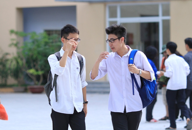 Thí sinh đau đầu với đề thi đại học môn Vật lý khối A, A1 ảnh 2