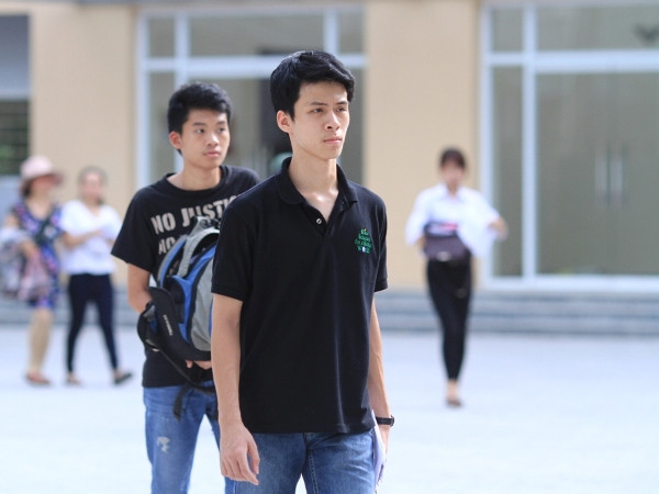 Thí sinh đau đầu với đề thi đại học môn Vật lý khối A, A1 ảnh 1