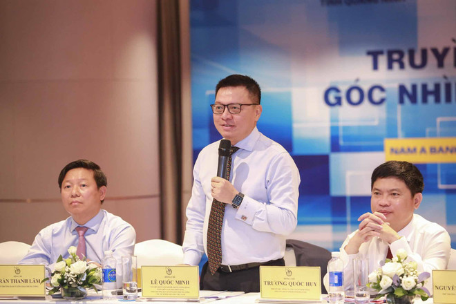 Ông Lê Quốc Minh, Ủy viên Trung ương Đảng, Phó Trưởng Ban Tuyên giáo Trung ương, Chủ tịch Hội Nhà báo Việt Nam, Tổng Biên tập Báo Nhân Dân phát biểu tại diễn đàn. (Ảnh: PV/Vietnam+) Nhà nước, báo chí 'đồng thanh tương ứng' để truyền thông chính sách ảnh 5