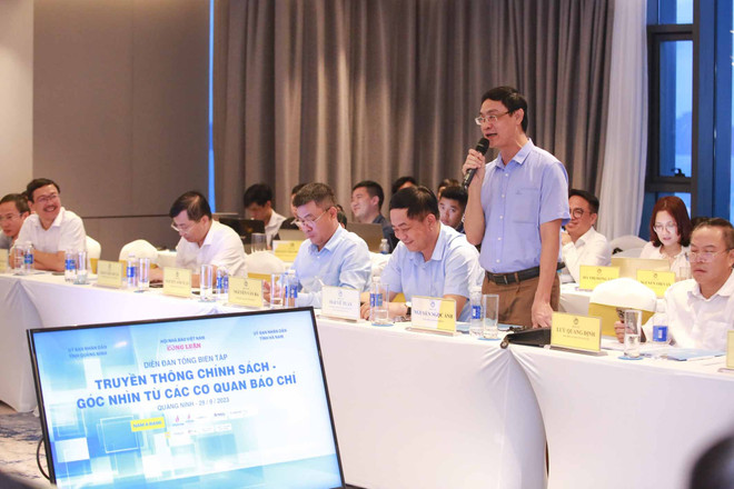 Đại biểu chia sẻ ý kiến tại diễn đàn. (Ảnh: PV/Vietnam+) Nhà nước, báo chí 'đồng thanh tương ứng' để truyền thông chính sách ảnh 2