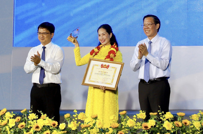 Cô Hà được vinh danh trong Giải thưởng Tình nguyện Quốc gia năm 2023. (Ảnh: TTXVN) tinh nguyen quoc gia.jpeg