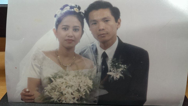 Ảnh cưới của vợ chồng nghệ sỹ nhân dân Trung Anh. (Ảnh: NVCC) Trò chuyện với người phụ nữ phía sau 'ông bố quốc dân' Trung Anh ảnh 2