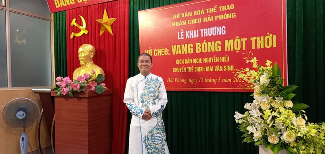 Soạn giả Mai Văn Sinh trong lễ khai trương vở chèo 'Vang bóng một thời.' (Ảnh: NVCC) Liên hoan Chèo toàn quốc: Sự trở lại sôi động sau thời kỳ 'ngủ đông' ảnh 2
