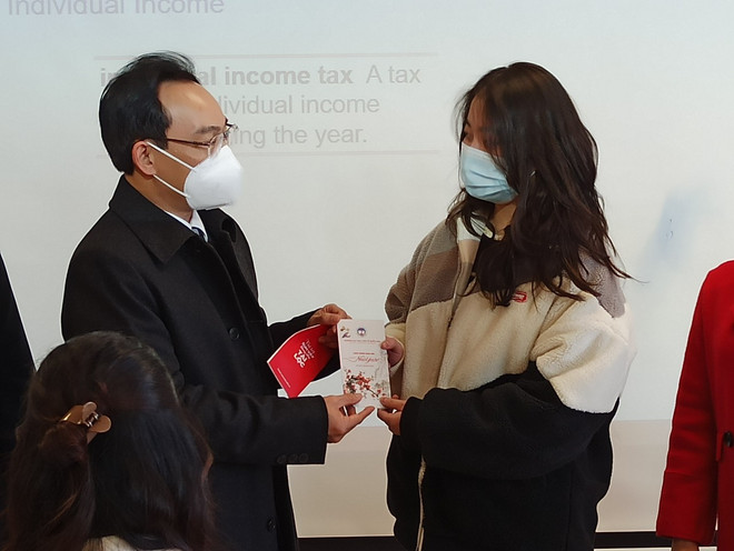 Thứ trưởng Bộ GD-ĐT: Quyết tâm đưa sinh viên trở lại trường ảnh 1