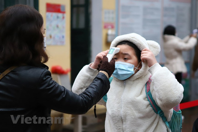 Hà Nội: Học sinh tiểu học đến trường, phụ huynh vừa mừng vừa lo ảnh 3