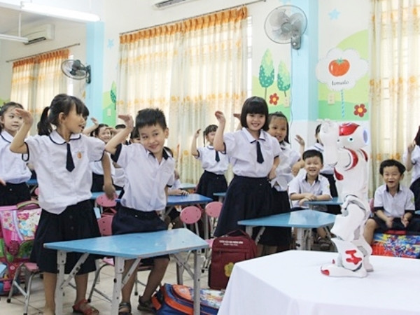 Trải nghiệm miễn phí học tiếng Anh với trí tuệ nhân tạo - robot NAO ảnh 1