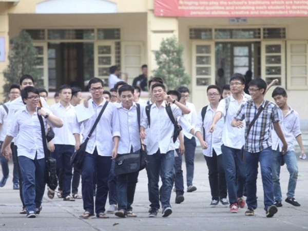 Kỳ thi trung học phổ thông quốc gia: Thí sinh thấp thỏm chờ... cụm thi ảnh 1
