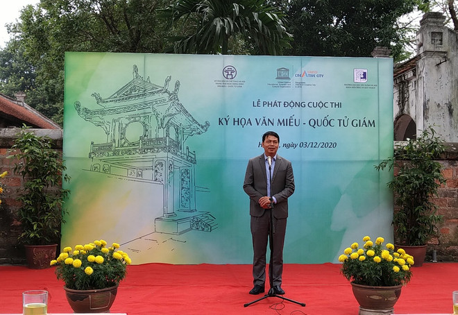 Sinh viên tham gia sáng tạo ký họa về Văn Miếu-Quốc Tử Giám ảnh 1