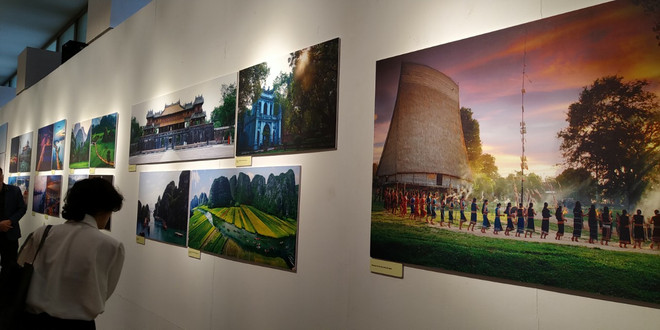 Khai mạc triển lãm ảnh về quan hệ hữu nghị Việt Nam-Trung Quốc ảnh 3