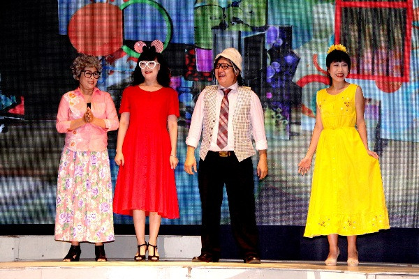 Cười từ nhà ra phố, Vân Dung-Đức Khuê gặp nhau ở “Xóm hóng” ảnh 1