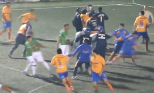 Màn ẩu đả kinh hoàng trên sân cỏ tại giải hạng tư Argentina ảnh 1