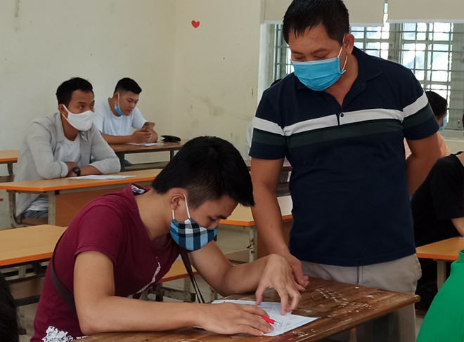 Thí sinh dự tốt nghiệp trung học phổ thông. (Ảnh: Phạm Mai/Vietnam+) Tuyển sinh đại học năm 2022: Rộng cửa chờ đón thí sinh ảnh 1