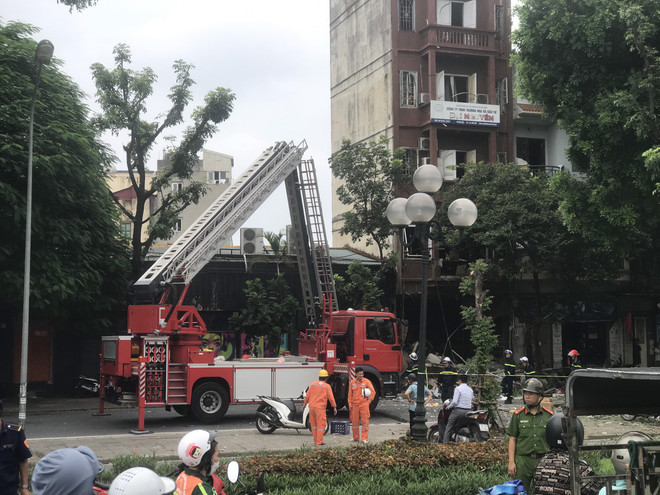 Hà Nội: Vụ nổ lớn trên đường Yên Phụ khiến 4 người bị thương ảnh 7
