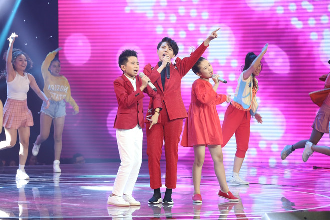 Vượt 5 đối thủ, Ngọc Ánh giành ngôi Quán quân Giọng hát Việt nhí 2017 ảnh 2