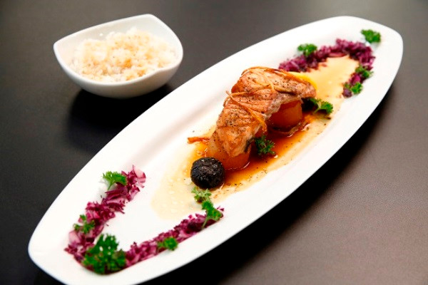 Vân Hugo tiết lộ về bản thân qua món cơm chiên đựng trong quả dứa ảnh 3