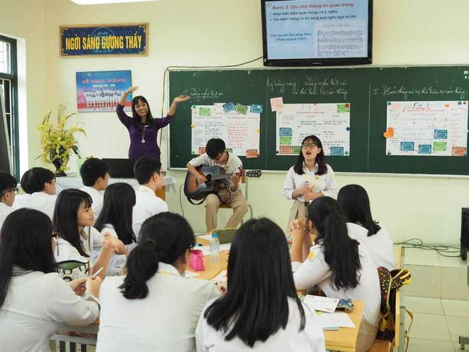 Giáo viên sẽ được tập huấn theo nhiều hình thức để đáp ứng yêu cầu chương trình giáo dục phổ thông mới. (Ảnh: PV/Vietnam+) Bồi dưỡng giáo viên: Sẽ không còn "tam sao thất bản" ảnh 3