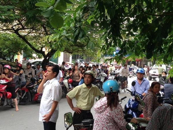 Thí sinh Hà Nội thi vào 10: Làm bài tốt vẫn lo khó "chen chân" ảnh 2