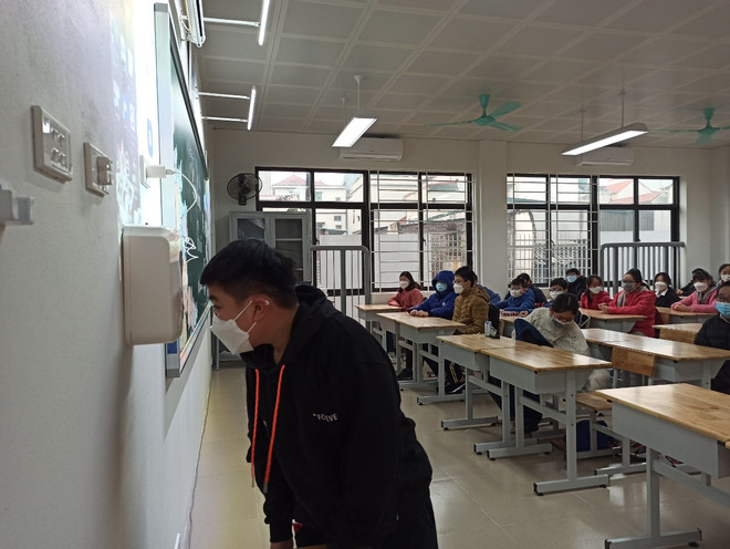 Học sinh, giáo viên Hà Nội hân hoan trở lại trường sau 9 tháng ảnh 2