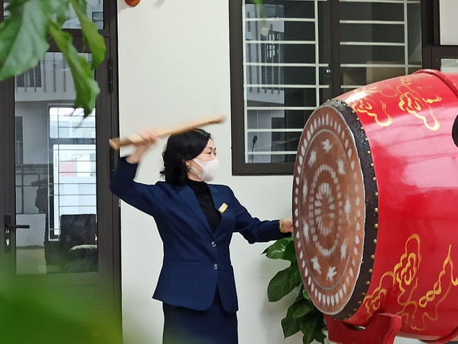 Học sinh, giáo viên Hà Nội hân hoan trở lại trường sau 9 tháng ảnh 5