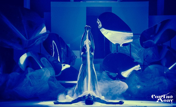 “Con tạo xoay”: Hình dung về kiếp người qua nghệ thuật múa ảnh 3