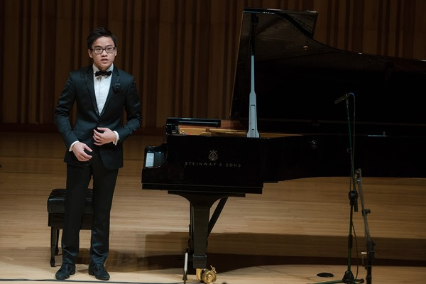 ‘Cậu bé vàng’ piano Nguyễn Việt Trung về nước trình diễn ảnh 1