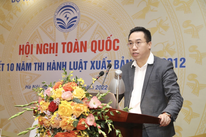 Ông Nguyễn Nguyên, Cục trưởng Cục Xuất bản, In và Phát hành báo cáo tổng kết 10 năm thi hành Luật Xuất bản 2012. (Ảnh: Minh Quyết/TTXVN) 10 năm thi hành Luật Xuất bản: Còn nhiều khoảng trống về pháp lý ảnh 2