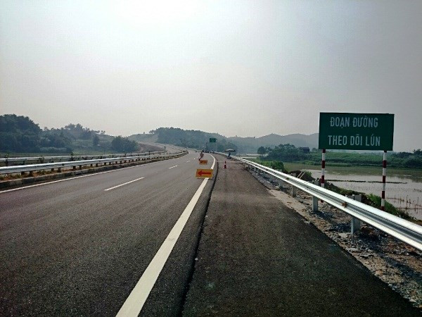 Gia hạn chót khắc phục vết nứt trên tuyến cao tốc Hà Nội-Lào Cai ảnh 2