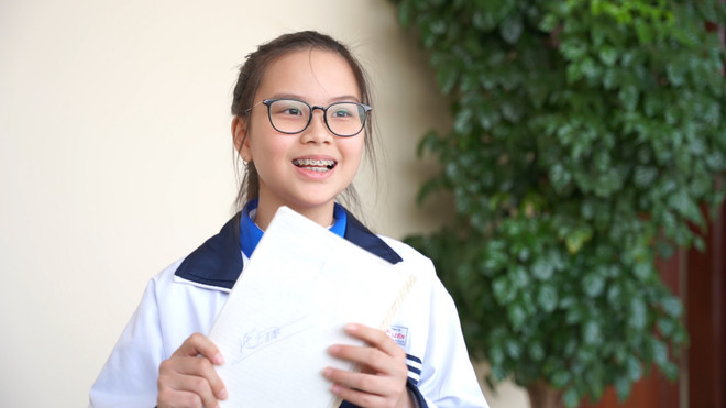 Anh hùng Phạm Tuân truyền tình yêu bầu trời, đất nước cho học sinh ảnh 2