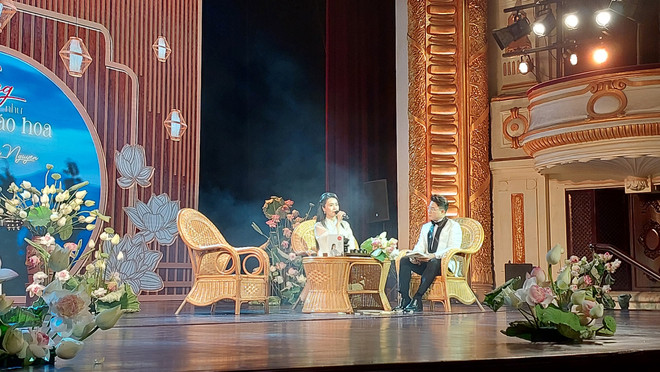 'Sống như bông pháo hoa': Hướng đi cho những người mơ hồ và cô đơn ảnh 1