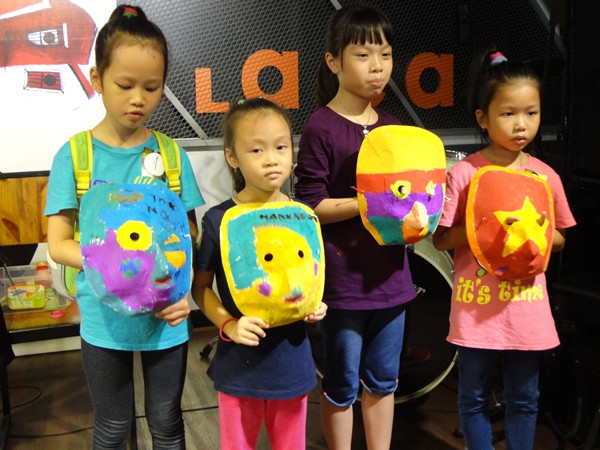 Câu chuyện về những chiếc mặt nạ và sự trở về với quá khứ, bản thể ảnh 4