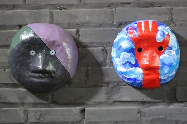 Câu chuyện về những chiếc mặt nạ và sự trở về với quá khứ, bản thể ảnh 3