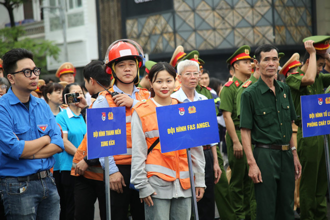 Trung ương Đoàn ra quân tuyền truyền về an toàn giao thông và phòng cháy, chữa cháy. (Ảnh: PV/Vietnam+) z5324102672530_0d70ab426a3adafc705578b7cd718db8.jpg