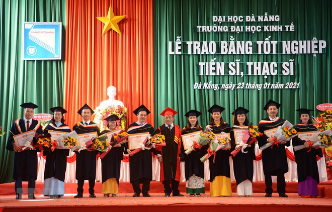 (Ảnh minh họa: TTXVN) Đào tạo tiến sỹ: Cho phép áp dụng quy chế mới với khóa tuyển sinh cũ ảnh 1