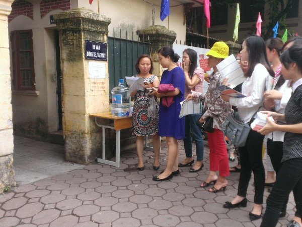 Hà Nội: Đề thi môn Ngữ văn lớp 10 dễ, nhiều thí sinh ra trước giờ ảnh 2