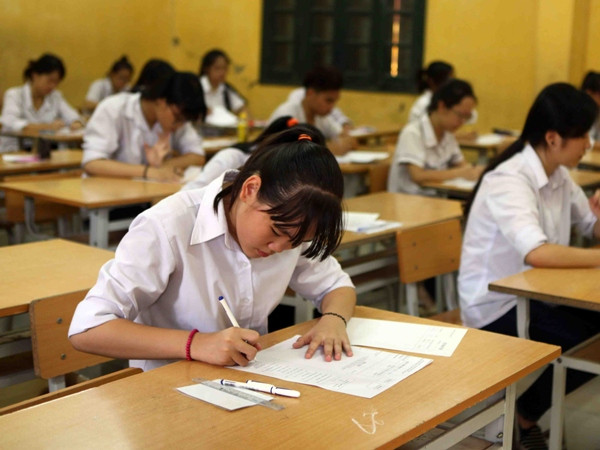 Hà Nội: Đề thi môn Ngữ văn lớp 10 dễ, nhiều thí sinh ra trước giờ ảnh 1