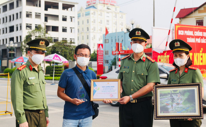 Vai trò xung kích của các chiến sỹ thông tin trên mặt trận chống dịch ảnh 3