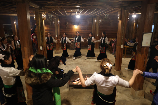 Nhịp nhàng điệu xòe, phụ nữ Thái tự tin quảng bá văn hóa dân tộc ảnh 4