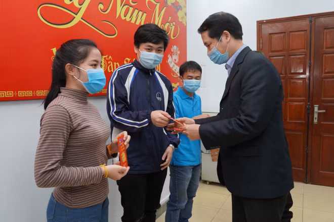 Nhiều hoạt động hỗ trợ sinh viên quốc tế ở lại Việt Nam đón Tết ảnh 1