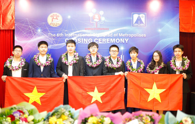 Đoàn học sinh Hà Nội tham dự cuộc thi và giành giải nhì đồng đội. (Ảnh: Sở GD-ĐT Hà Nội) Học sinh Việt Nam đạt thành tích cao tại Kỳ thi IOM lần thứ 6 ảnh 1