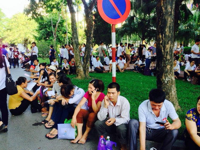 Hơn 1 triệu thí sinh kết thúc bài thi môn toán trong cái nóng như nung ảnh 48