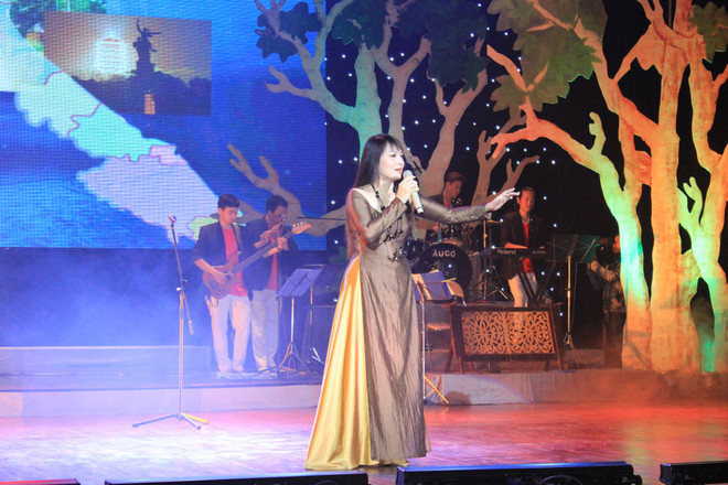 NSND Thái Bảo: Luôn dạt dào cảm xúc khi hát về những người lính ảnh 1