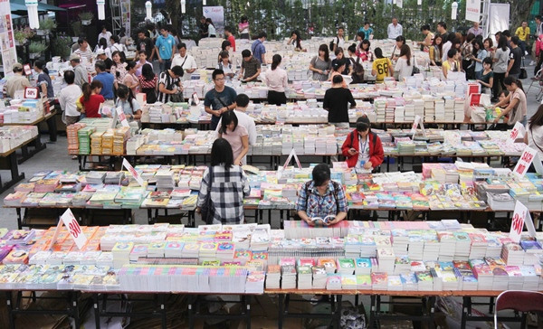 Hành trình từ chợ Âm Phủ đến không gian phố sách Hà Nội ảnh 2