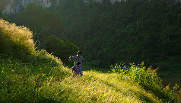 Sau ồn ào trên sân nhà, “Cha cõng con” tiếp tục được vinh danh ở Mỹ ảnh 3