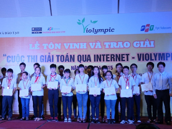 Trao học bổng 750 triệu cho 3 thí sinh xuất sắc cuộc thi Violympic ảnh 1