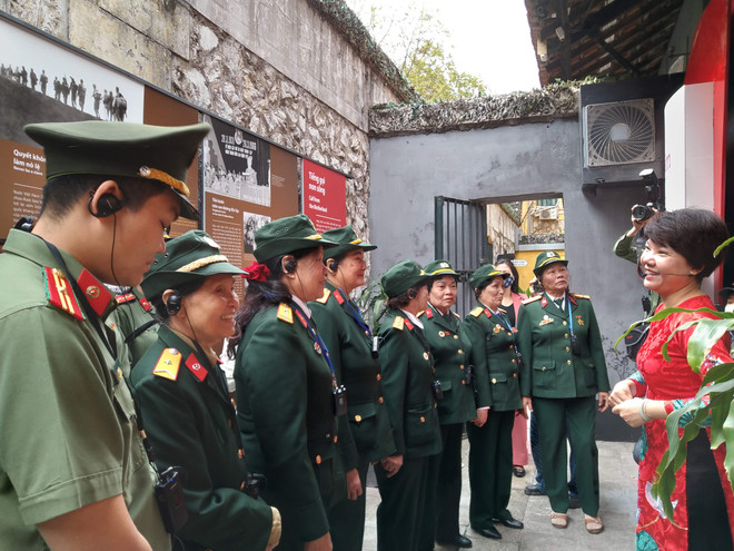 Những “tài xế tóc dài” trên tuyến đường Trường Sơn huyền thoại ảnh 1