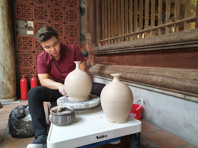 Các nghệ nhân cùng kể 'Chuyện của gốm' trong lòng phố cổ Hà Nội ảnh 1