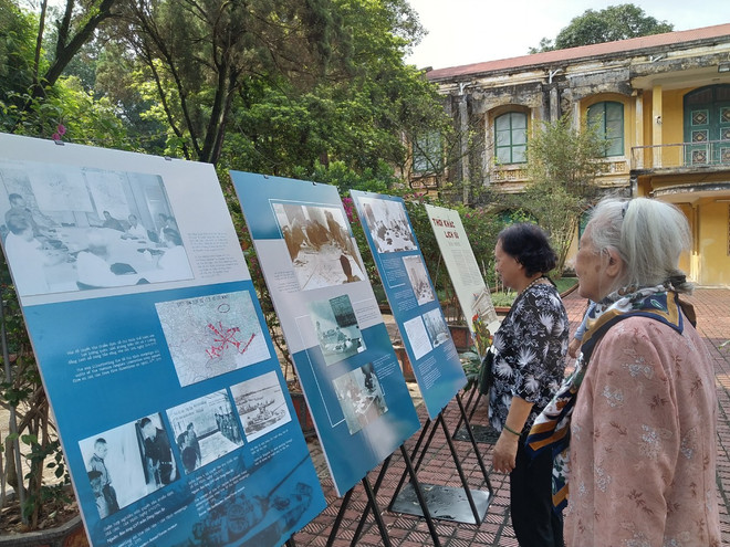 Sống lại thời khắc 'đất nước trọn niềm vui' qua triển lãm ảnh tư liệu ảnh 1