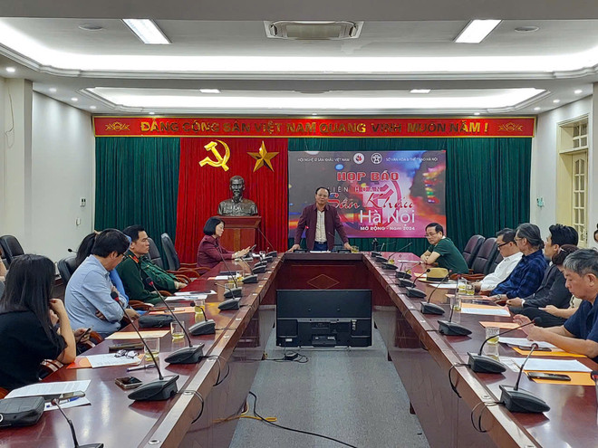 Tiến sỹ Nguyễn Đăng Chương, Phó Chủ tịch Hội Nghệ sỹ Sân khấu Việt Nam giới thiệu về liên hoan. (Ảnh: Minh Thu/Vietnam+) nguyendangchuong.jpg