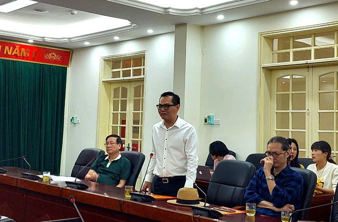 đạo diễn-Nghệ sỹ Nhân dân Trung Hiếu, Giám đốc Nhà hát Kịch Hà Nội phát biểu tại họp báo. (Ảnh: Minh Thu/Vietnam+) trunghieu.jpg