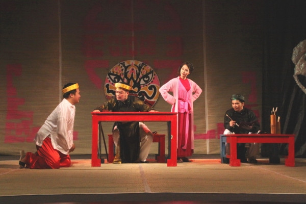 Hài kịch Hà Nội: Nhiều màu nhưng chưa sắc nét ảnh 1